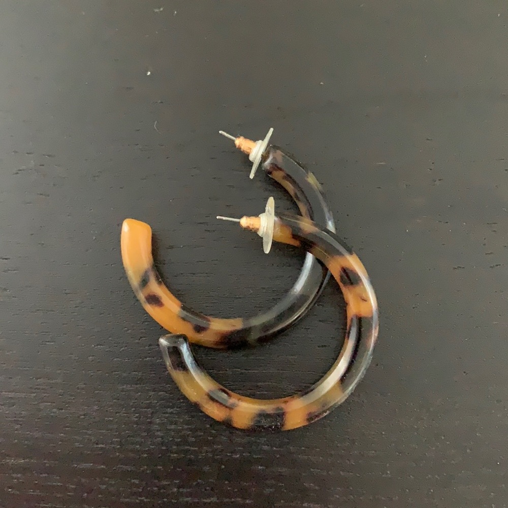DONATING TOMORROW‼️LOFT Tortoiseshell Hoop Earrings